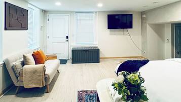 1 slaapkamer, een strijkplank/strijkijzer, wifi, beddengoed