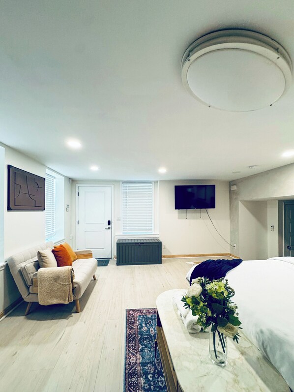 1 slaapkamer, een strijkplank/strijkijzer, wifi, beddengoed