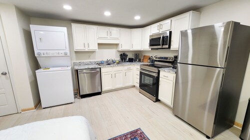 Quaint Charming Studio apartment Near Downtown Louisville 4th St Live and NuLu