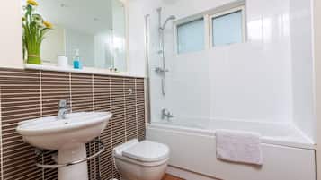 Apartemen Superior, balkon, pemandangan marina | Kamar mandi