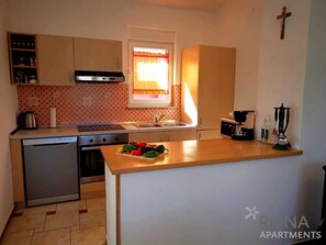 Réfrigérateur, micro-ondes, four, lave-vaisselle