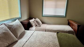 Iron/ironing board, WiFi, bed sheets