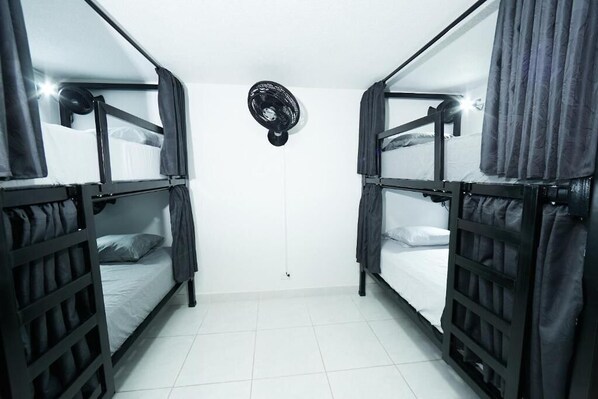 Dormitorio compartido estándar, dormitorio mixto | Wifi gratis
