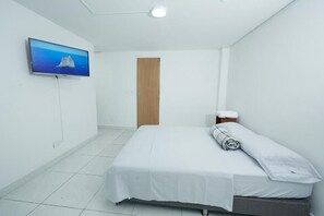 Deluxe Double Room, Patio | Free WiFi - CASA HOST 72 (Medellín)