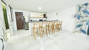 Dormitorio compartido estándar, dormitorio mixto | Comedor