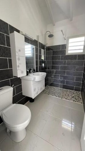 Handtücher, Seife, Toilettenpapier