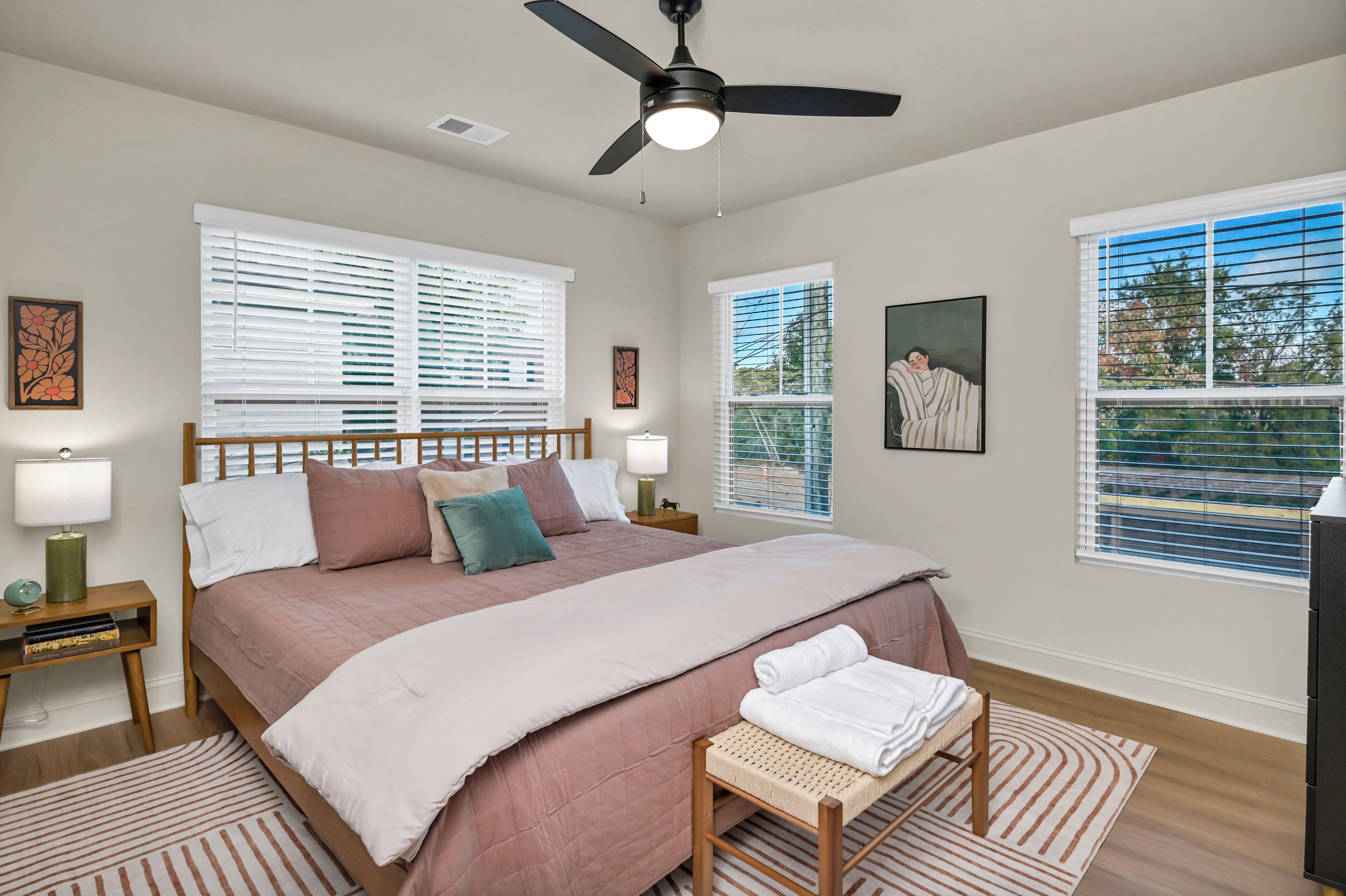 3 bedrooms, iron/ironing board, WiFi, bed sheets