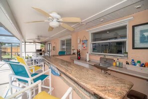 Microondas, horno, parrilla de estufa y lavavajillas 