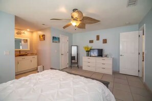 2 bedrooms, iron/ironing board, WiFi, bed sheets - Space Coast Waterfront Heated Pool Home (Merritt Island)