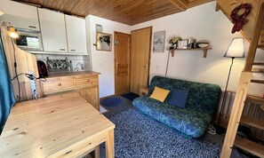 Living area - Apartment Lama 30 (Les Allues)