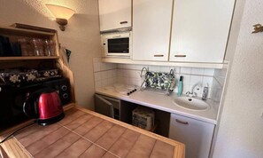 Fridge, microwave, oven, dishwasher - Apartment Lama 30 (Les Allues)