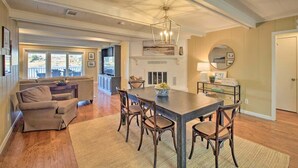 A spacious living area with a dining table, chairs, and a sofa. - Waterfront Getaway on Lake Hamilton (Lake Hamilton)