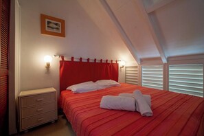 2 bedrooms, iron/ironing board, Internet, bed sheets - CHARMING SEASIDE COTTAGE - LES SAINTES, GUADELOUPE (Terre-de-Haut)