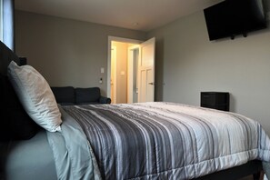 3 chambres, coffres-forts dans les chambres, fer et planche à repasser