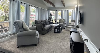 Ottawa Family Nest – Cozy, Fun & Fresh Eggs!