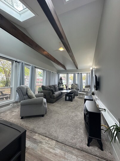 Ottawa Family Nest – Cozy, Fun & Fresh Eggs!