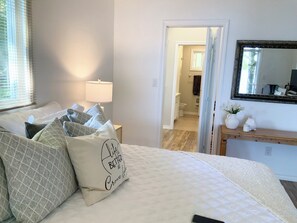 4 عدّة غرف نوم وواي فاي وملاءات أسرّة