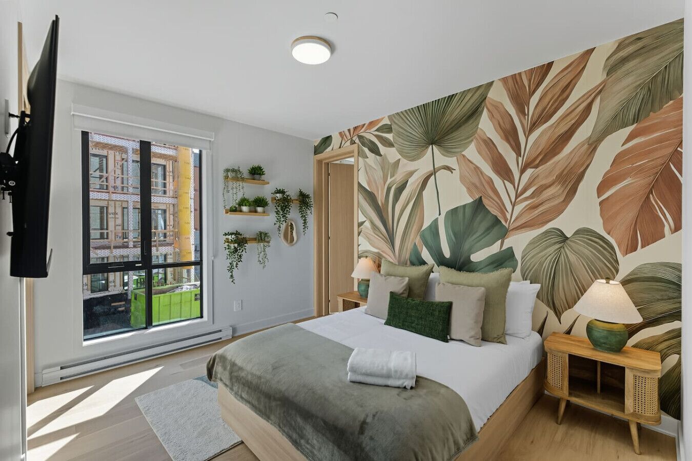 4 bedrooms, desk, iron/ironing board, travel cot