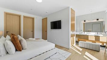 4 chambres, bureau, fer et planche Ă repasser, lit parapluie