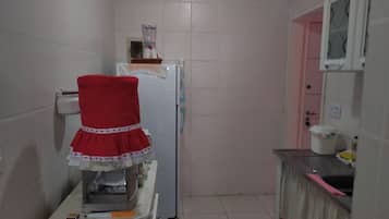 Family Apartment, 2 Bedrooms, Garden View | Private kitchen