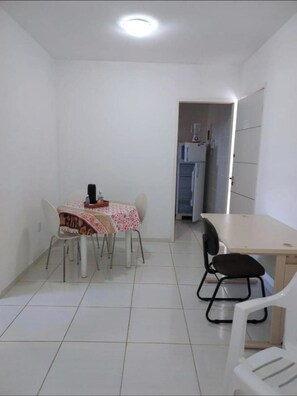 Appartement Familial, 2 chambres, vue jardin | Salle de bain | Douche, papier toilette