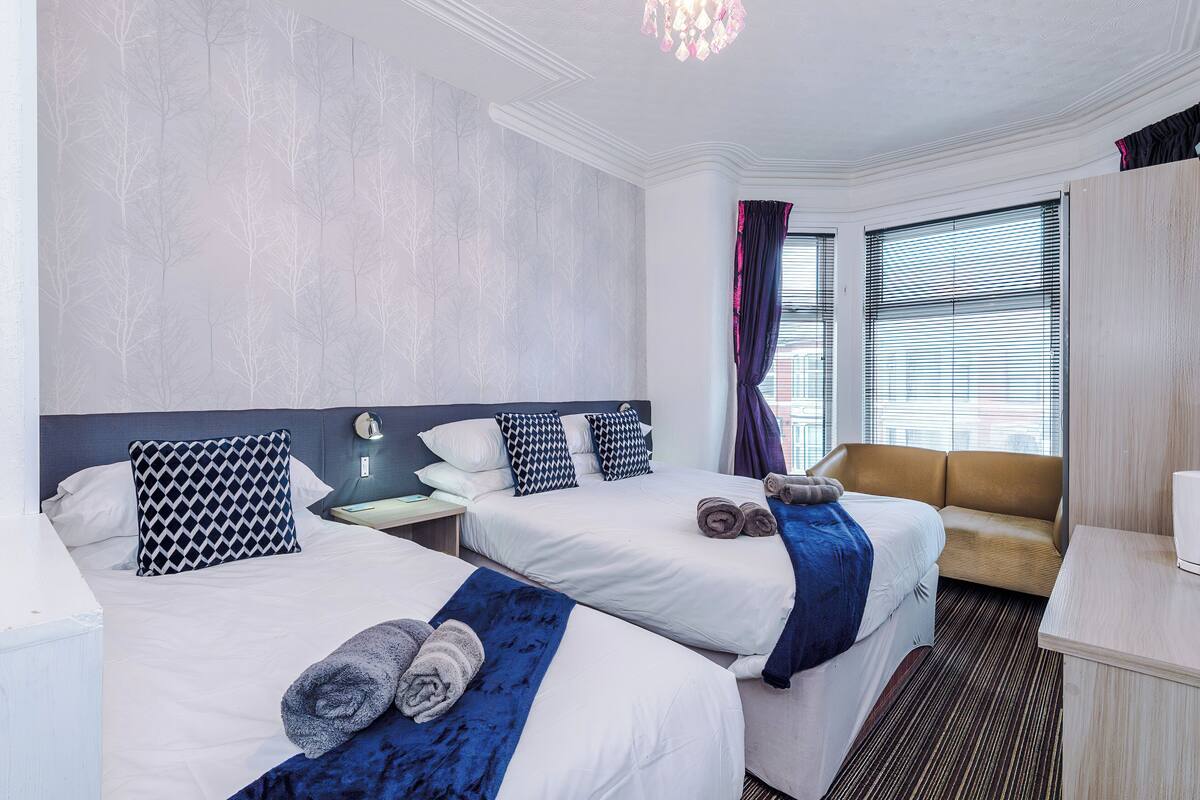 Triple Room | Iron/ironing board, free WiFi