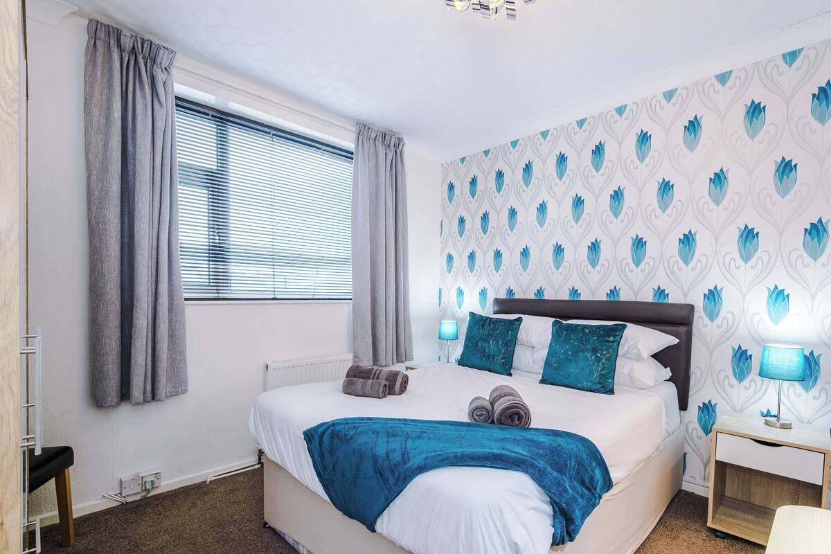 Standard Double Room | Iron/ironing board, free WiFi
