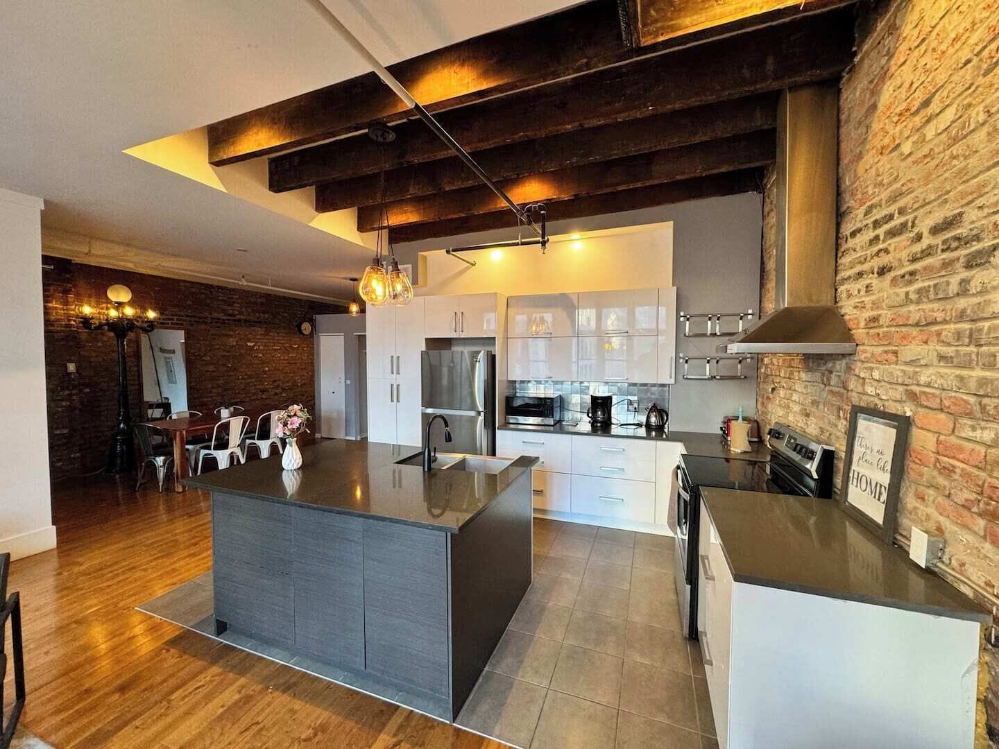 Appartement Confort | Cuisine privée | Grand réfrigérateur, micro-ondes, four, plaque de cuisson