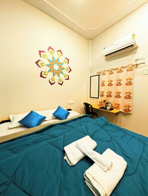 Memory-foam beds, laptop workspace, free WiFi, bed sheets