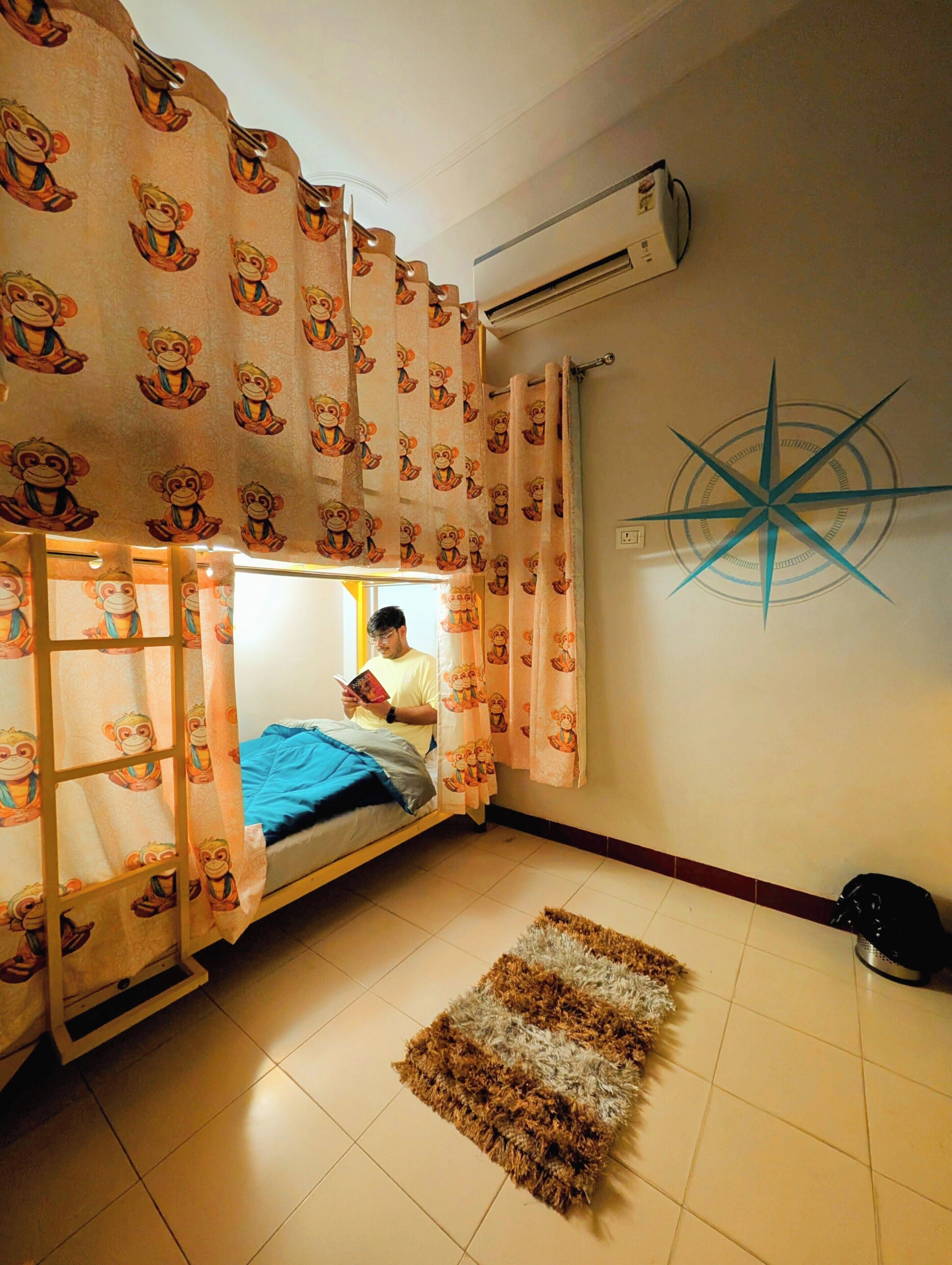 Delad sovsal - Comfort - sovsal (män och kvinnor) - icke-rökare - luftkonditionering | Memory foam-madrasser, arbetsyta för laptop, gratis wi-fi och sängkläder