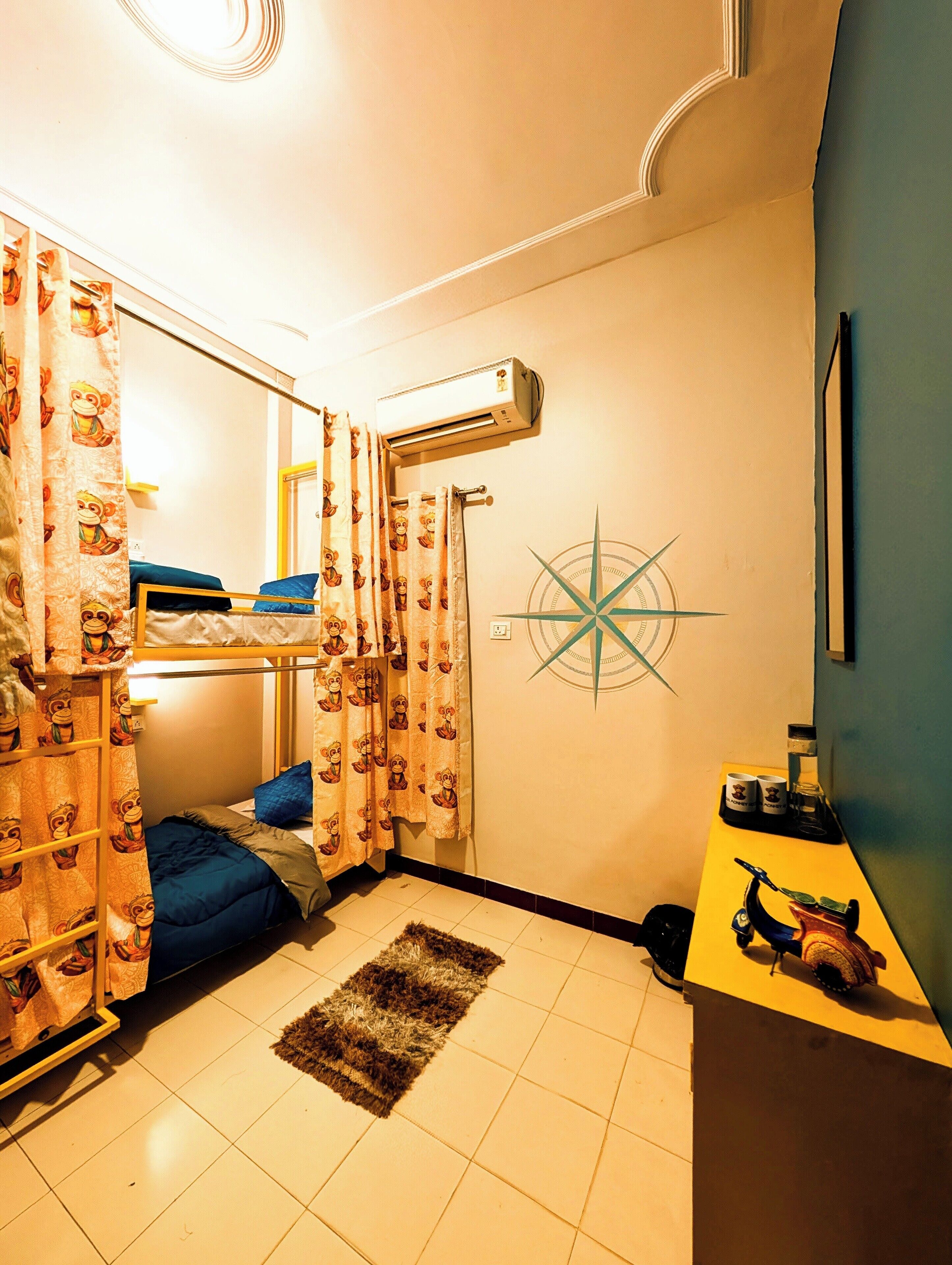 Delad sovsal - Comfort - endast kvinnor - icke-rökare - luftkonditionering | Memory foam-madrasser, arbetsyta för laptop, gratis wi-fi och sängkläder