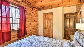 5 bedrooms, desk, free WiFi, bed sheets