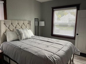 3 bedrooms, internet, bed sheets