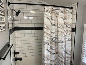 Haartrockner, Seife, Toilettenpapier