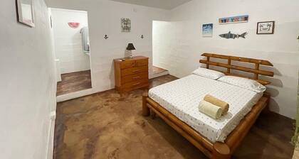 Walking from Chipipe beach studio for 4with AC in charming Salinas