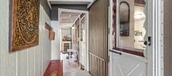 Nostalgic River Home, 2 Bdrm, 2 Bath on the River!