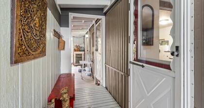 Nostalgic River Home, 2 Bdrm, 2 Bath on the River!