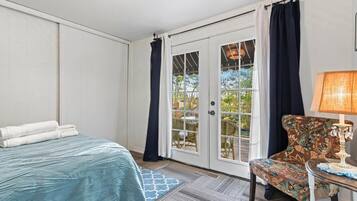 2 bedrooms, desk, free WiFi, bed sheets