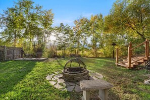 Property grounds - Nostalgic River Home, 2 Bdrm, 2 Bath on the River! (Baker City)