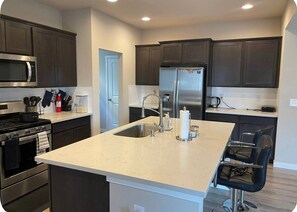 Mikrobølgeovn, ovn, kogeplade, opvaskemaskine