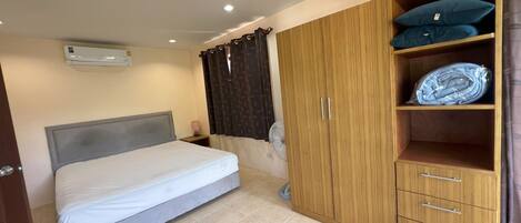 1 bedroom, WiFi, bed sheets