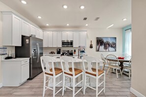 Kühlschrank, Ofen, Herdplatte, Geschirrspüler