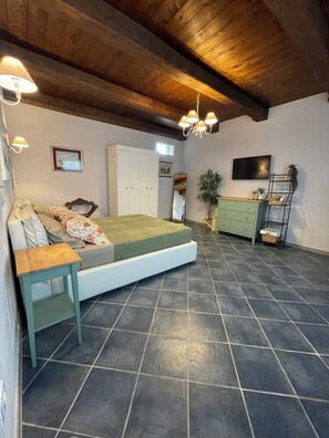 2 bedrooms, iron/ironing board, WiFi, bed sheets - Byzantine Villa (Ravenna)