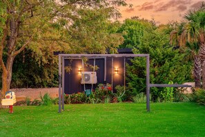 المنطقة المحيطة بالمنشأة