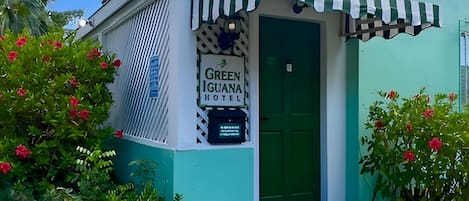 Entrada al alojamiento