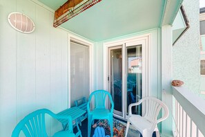 Property grounds - Second-Floor, Ocean View Condo with a Balcony, WiFi & Shared Pool/Grills (Atlantic Beach)
