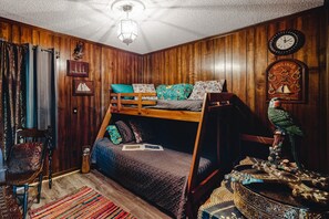 2 bedrooms, free WiFi, bed sheets - Second-Floor, Ocean View Condo with a Balcony, WiFi & Shared Pool/Grills (Atlantic Beach)