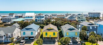 On Island Time: Dog Friendly, Centrally located, fenced yard - walk to the beach