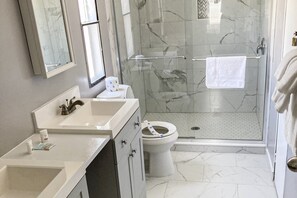 Shower, towels - Reel Paradise: Soundfront, near beach, private dock & views! (Atlantic Beach)