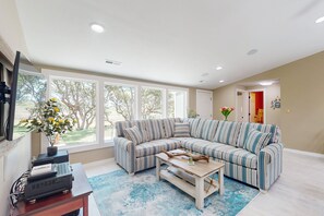 Televisión, reproductor de DVD y estéreo 